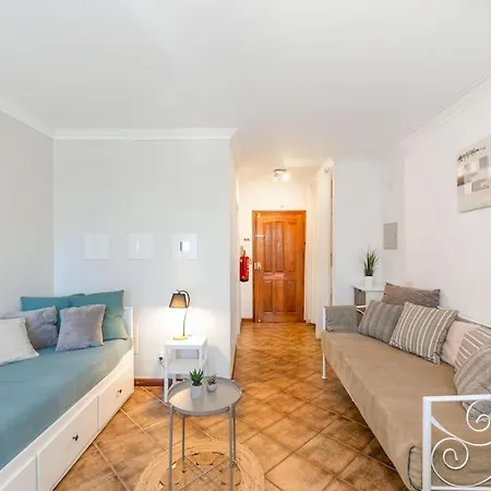 Comfortable + Pool Few Steps From Appartamento *