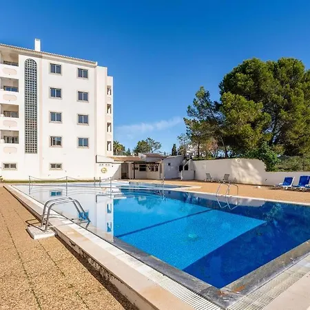 Comfortable + Pool Few Steps From Alvor
