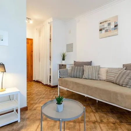 Appartement Comfortable + Pool Few Steps From