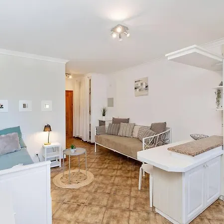 Comfortable + Pool Few Steps From Alvor